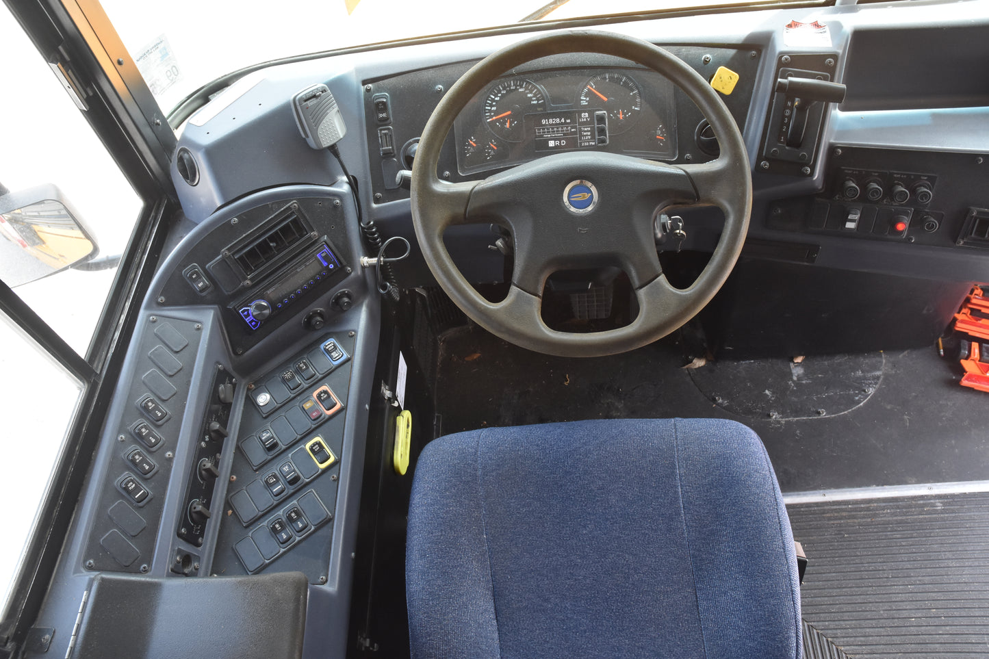 LF365684